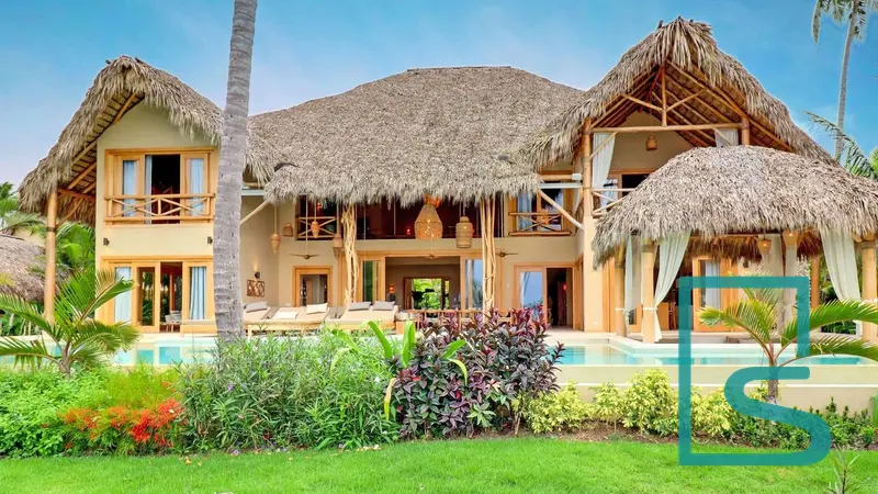 Villa in Punta Bonita: a thatched-roof villa with a pool, terraces and tropical gardens, listed on SlideNDoors